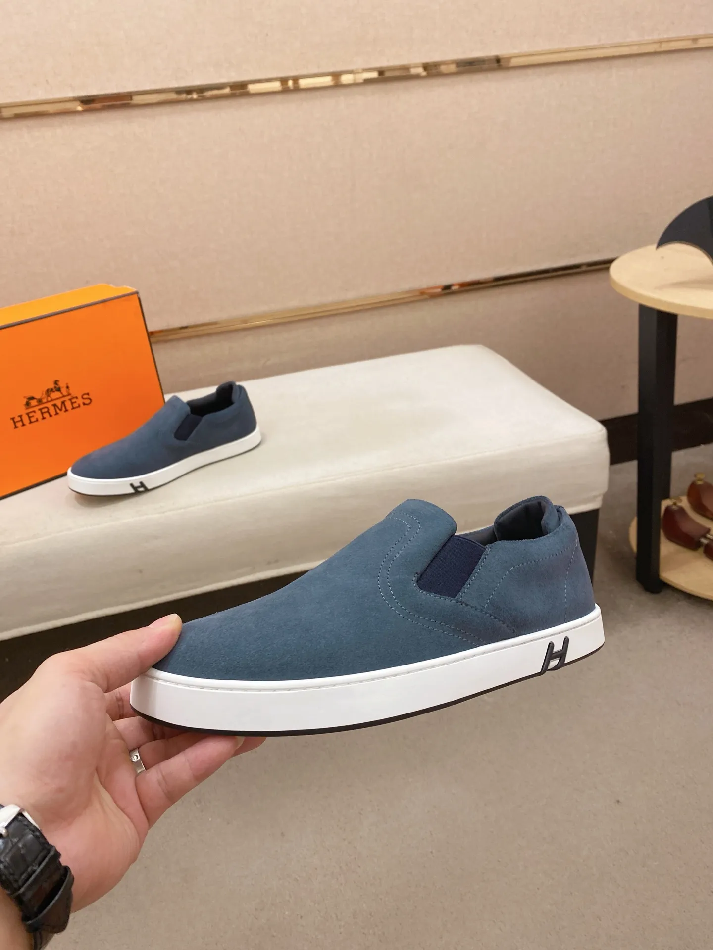 Men's clothing and shoes💰: 442💰《HERMES》【Classic original single version】Hermès; top 🔝purchase agent🔍🔍men's latest 🇺🇸 counter sales simultaneously, imported from Italy original ▲▲cowhide ▲▲ (high-end, nobility, class) ) Exquisite workmanship (Italian 🇮🇹 imported water-dyed 🐂 cowhide lining) sole: original sole provided by the original factory, ⚠️exclusive double-layer activity·TPR·rubber·combined molded outsole; super comfortable·wear-resistant·non-slip·environmental protection The real thing is more beautiful if you take the real thing (high quality, follow the order). You can enter and exit the counter at will * Number of yards: 38-44 (45 can be customized and cannot be returned or exchanged)